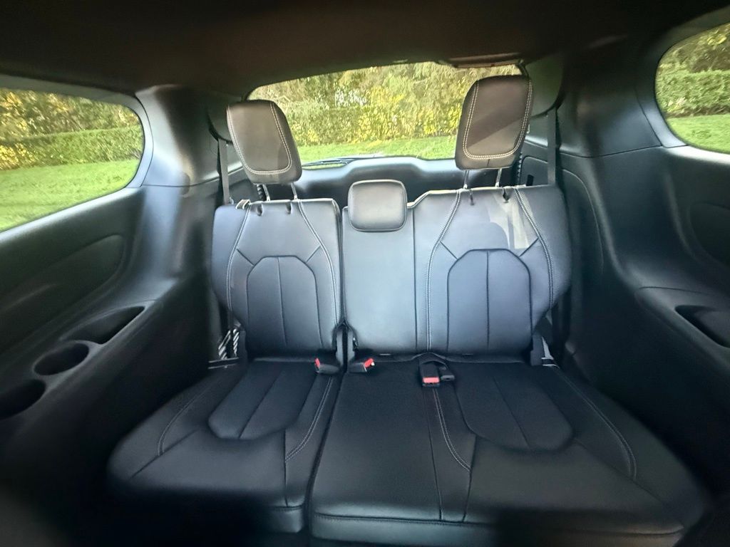 2026 Chrysler Pacifica photo 21
