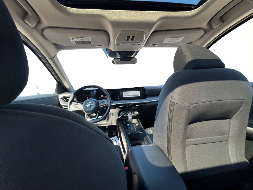 2025 Nissan Kicks SV photo 14