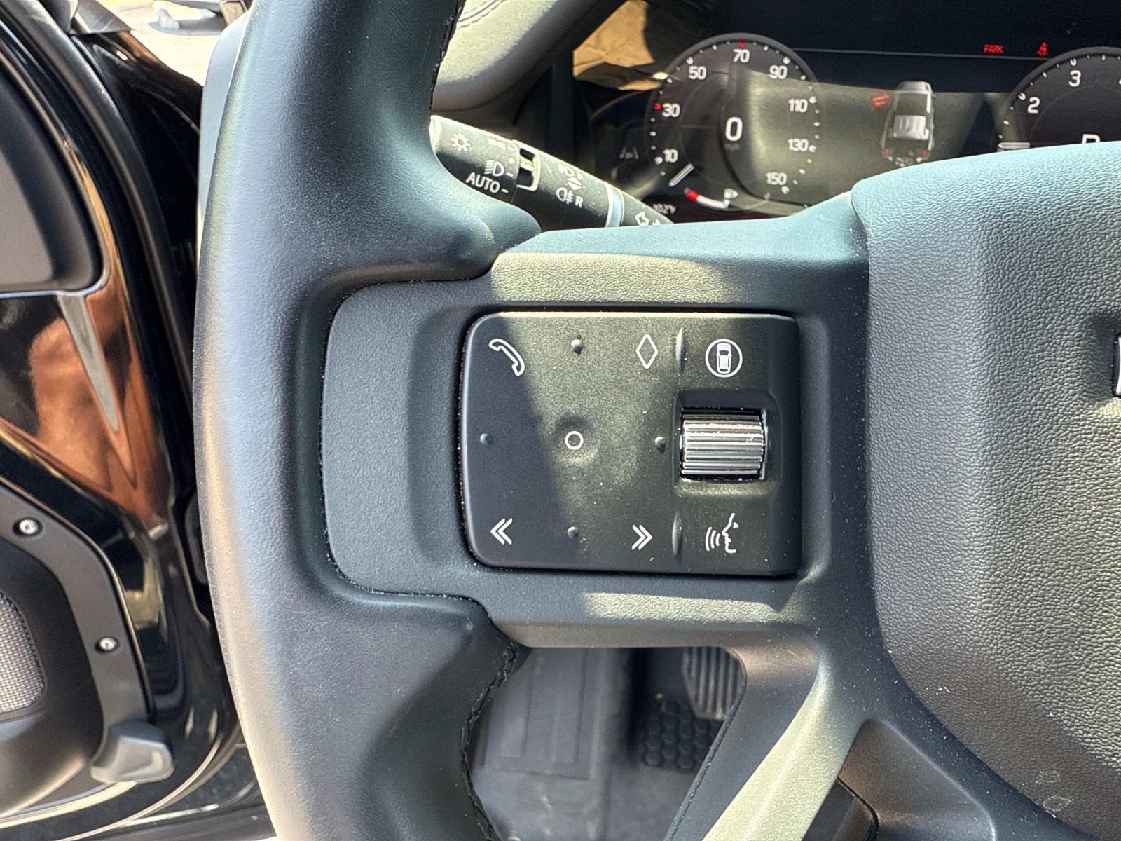 2024 Land Rover Defender 110 X-Dynamic SE photo 21