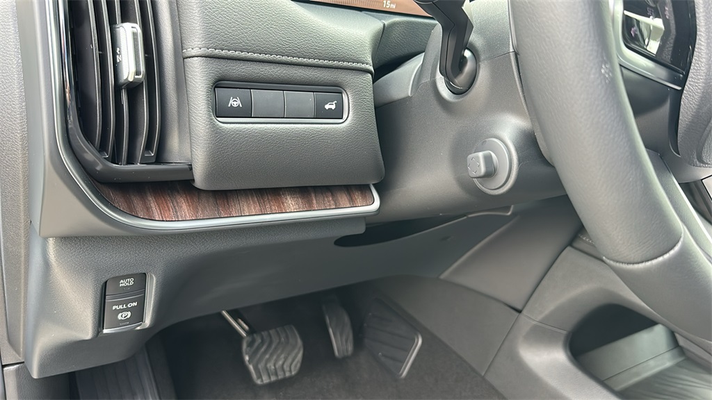 2025 Nissan Armada SL photo 14