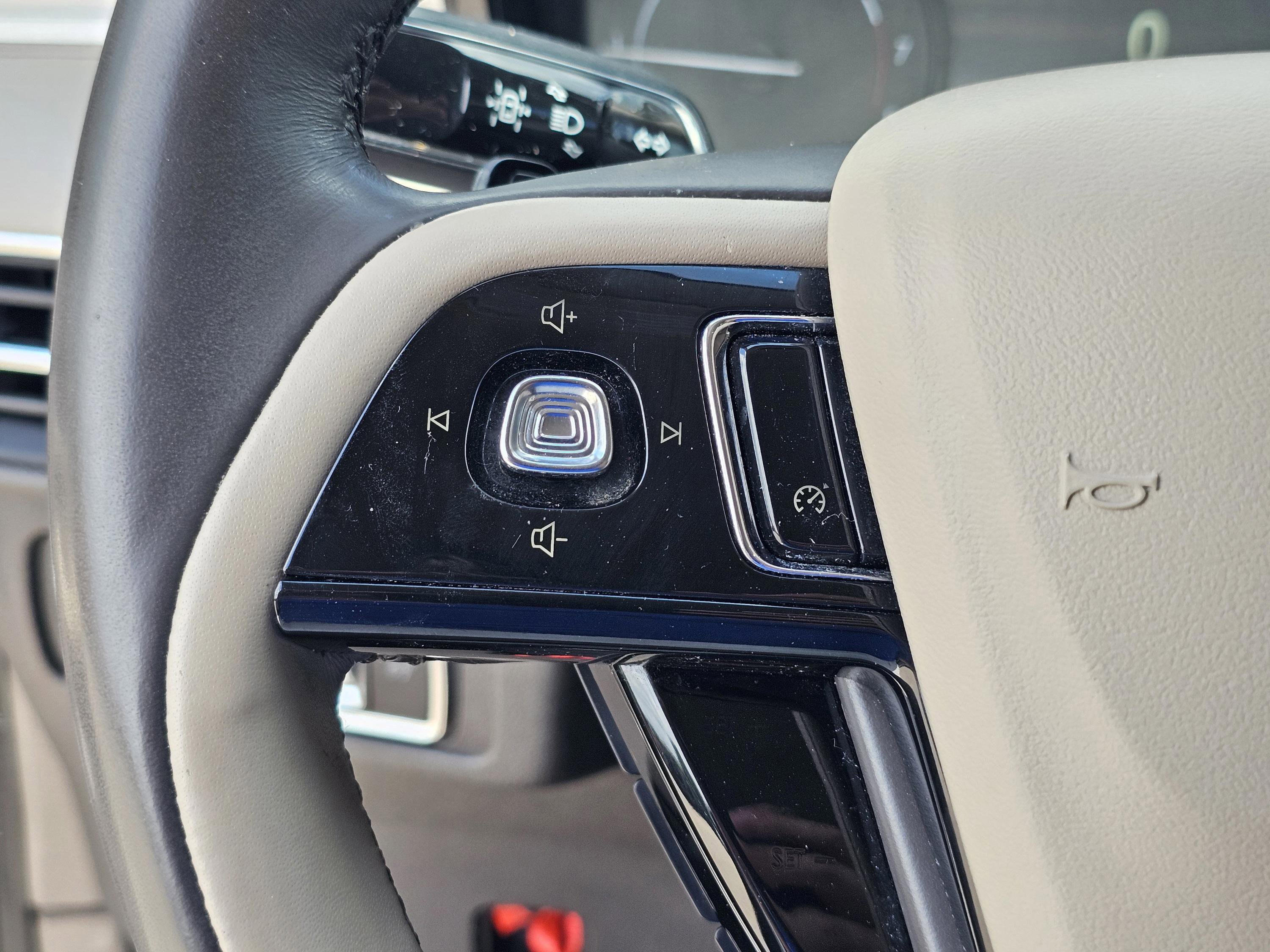 2021 Lincoln Corsair Standard photo 15