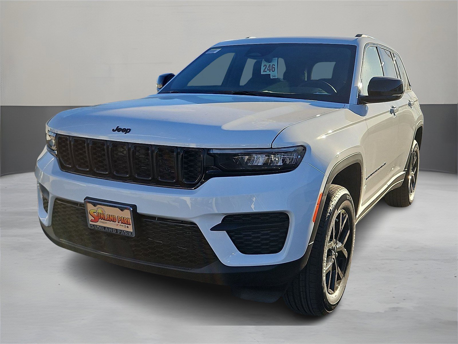 2025 Jeep Grand Cherokee Altitude's photo