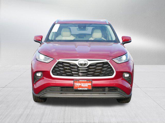 Certified 2021 Toyota Highlander XLE with VIN 5TDGZRBH0MS069706 for sale in Brooklyn Center, Minnesota