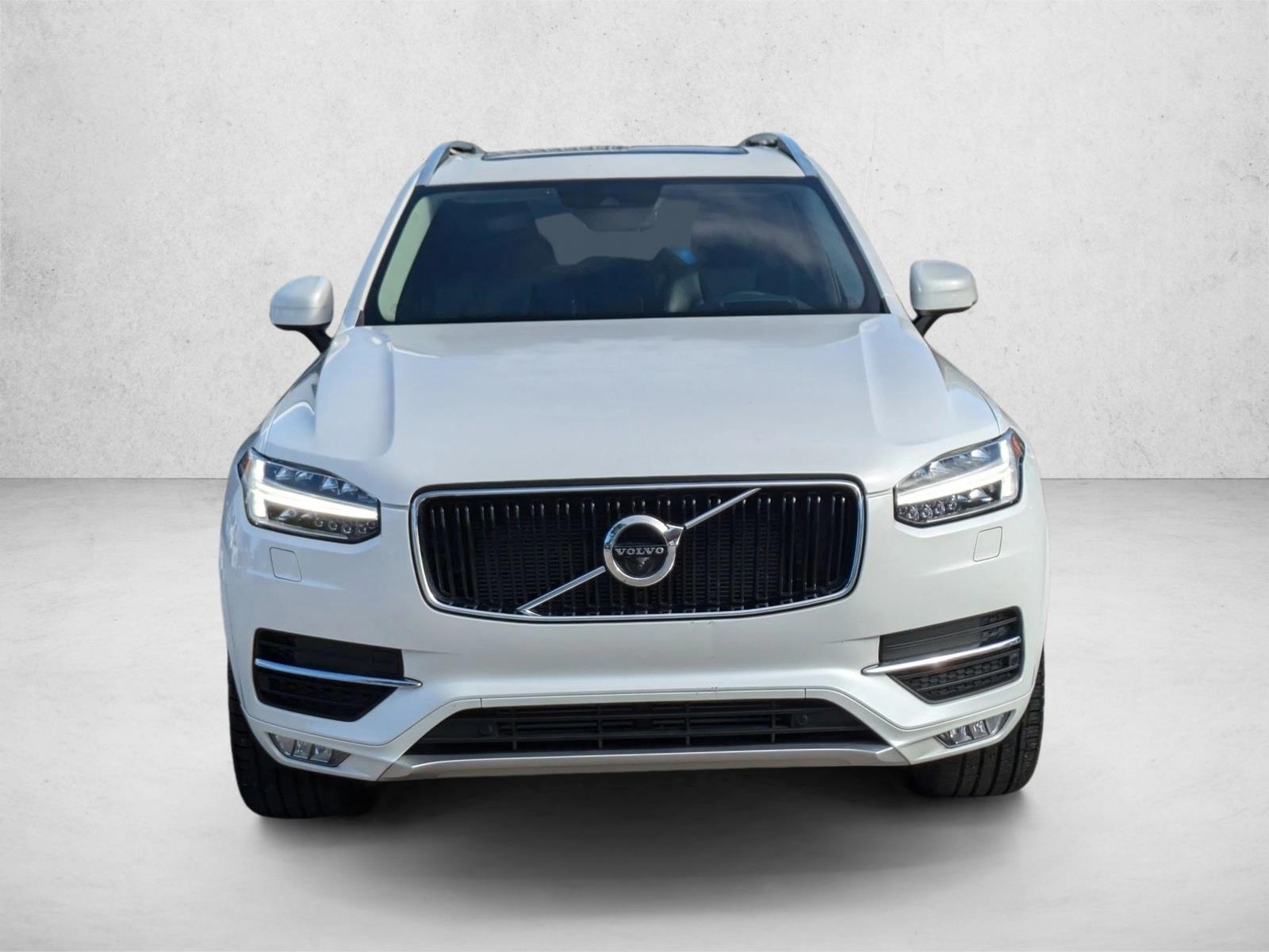 2019 Volvo XC90 T6 AWD Momentum photo 2
