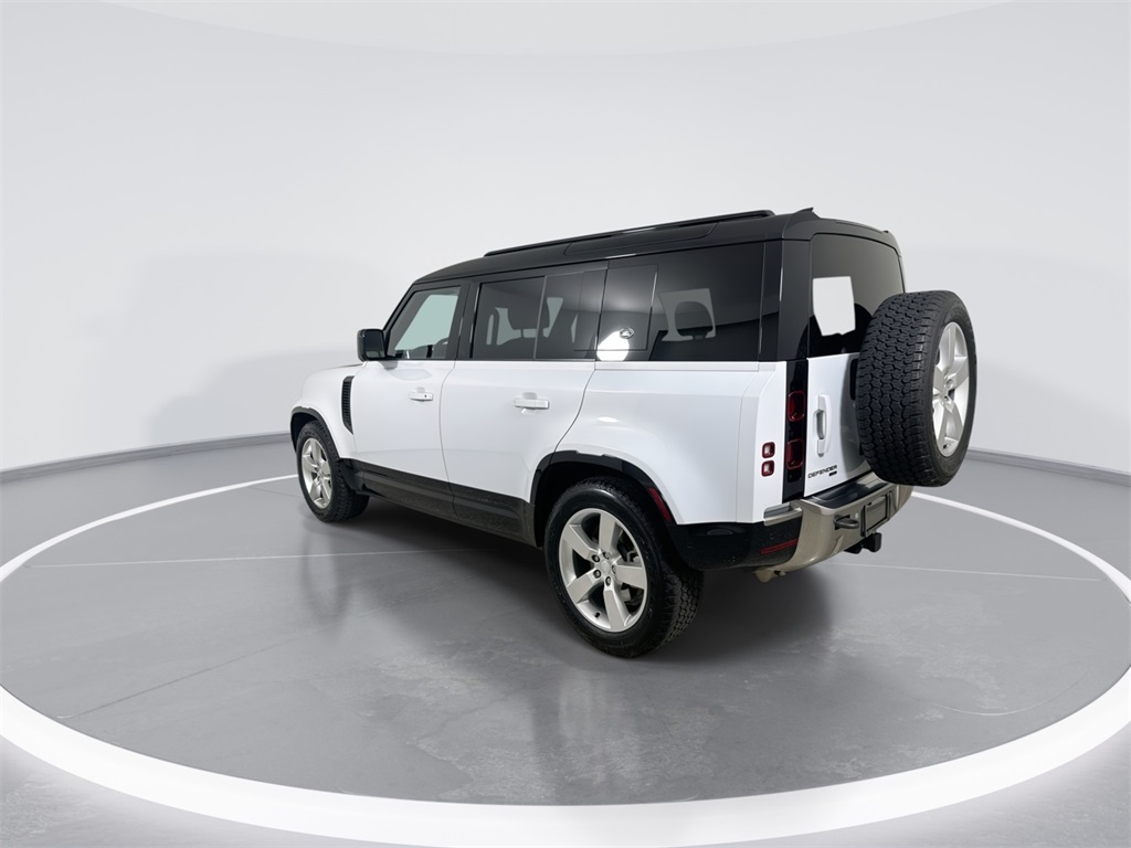 2023 Land Rover Defender SE photo 4