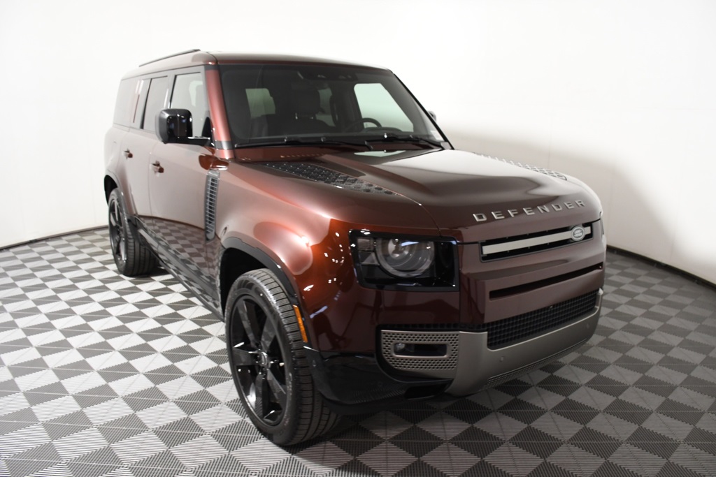 2025 Land Rover Defender 130 X-Dynamic SE photo 9