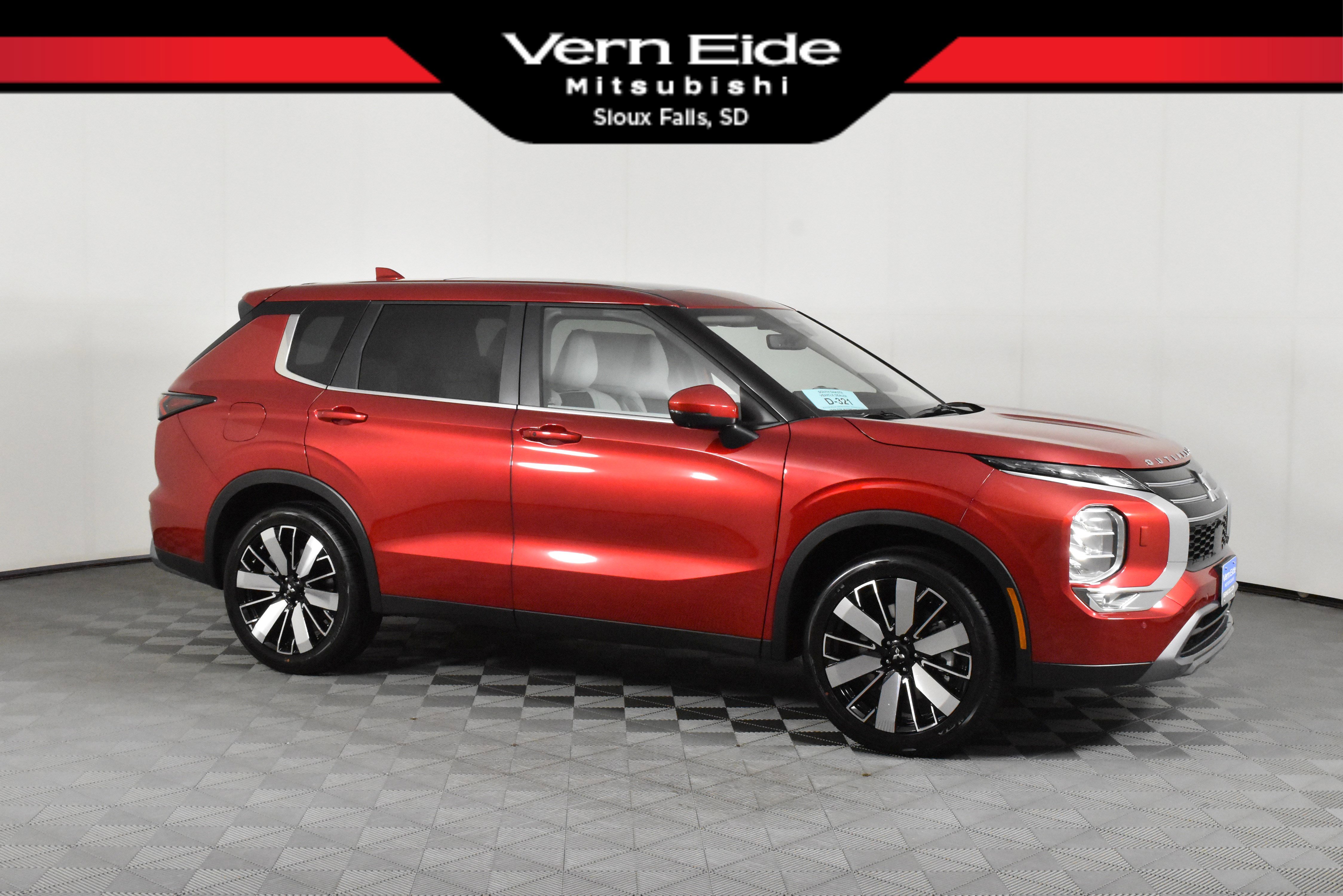 2025 Mitsubishi Outlander SE's photo