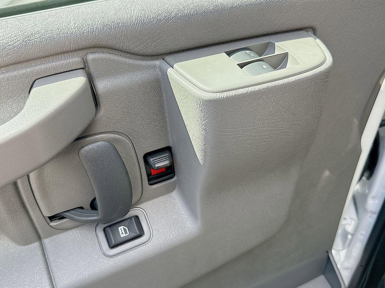 2025 Gmc Savana Cutaway photo 20