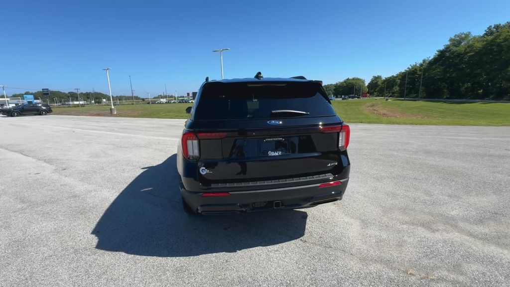 2025 Ford Explorer ST-Line photo 5