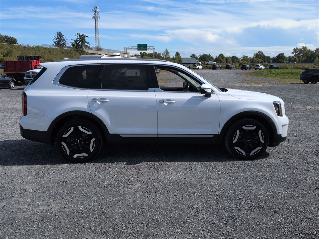 2024 Kia Telluride S photo 2