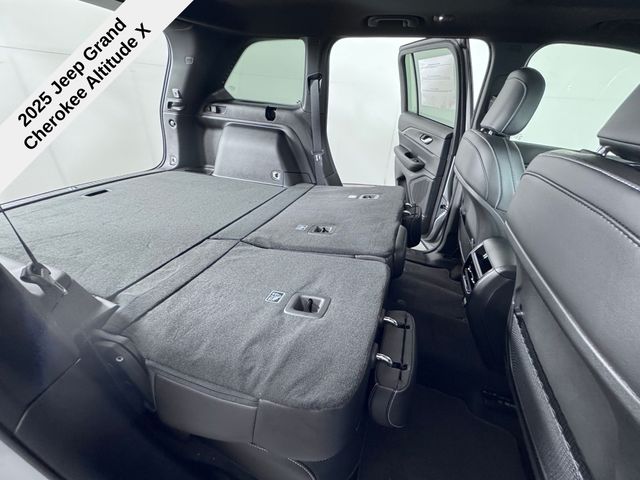 2025 Jeep Grand Cherokee Altitude X photo 28