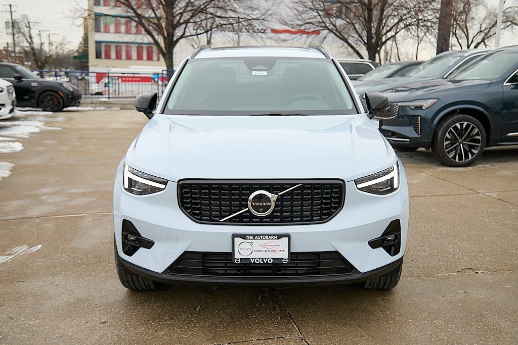 2026 VOLVO XC40 - Image 4