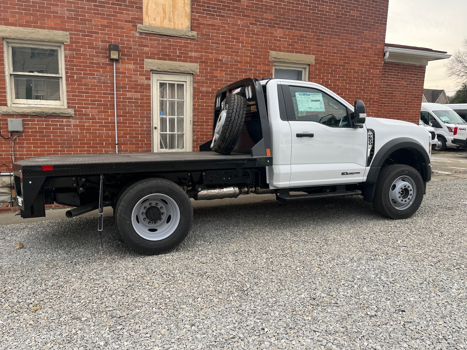 2025 Ford F-600 photo 3