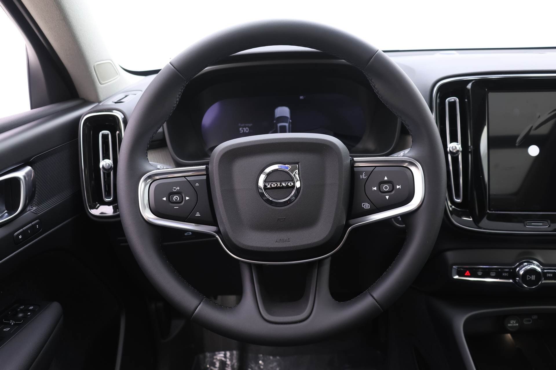 2026 Volvo XC40 Plus photo 13