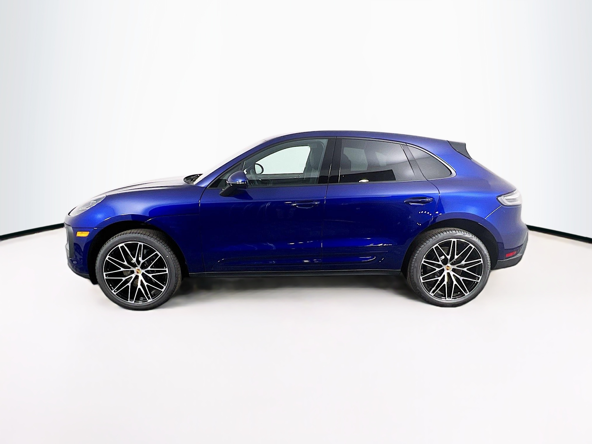 2025 Porsche Macan T photo 2