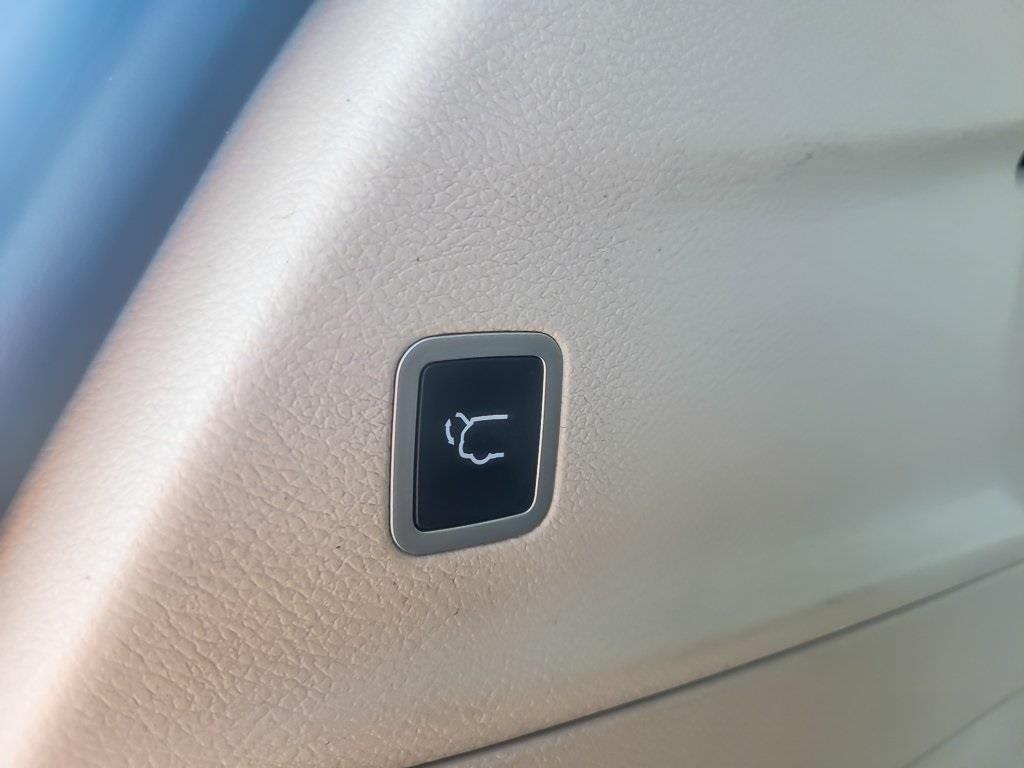 2023 Chrysler Voyager LX photo 18