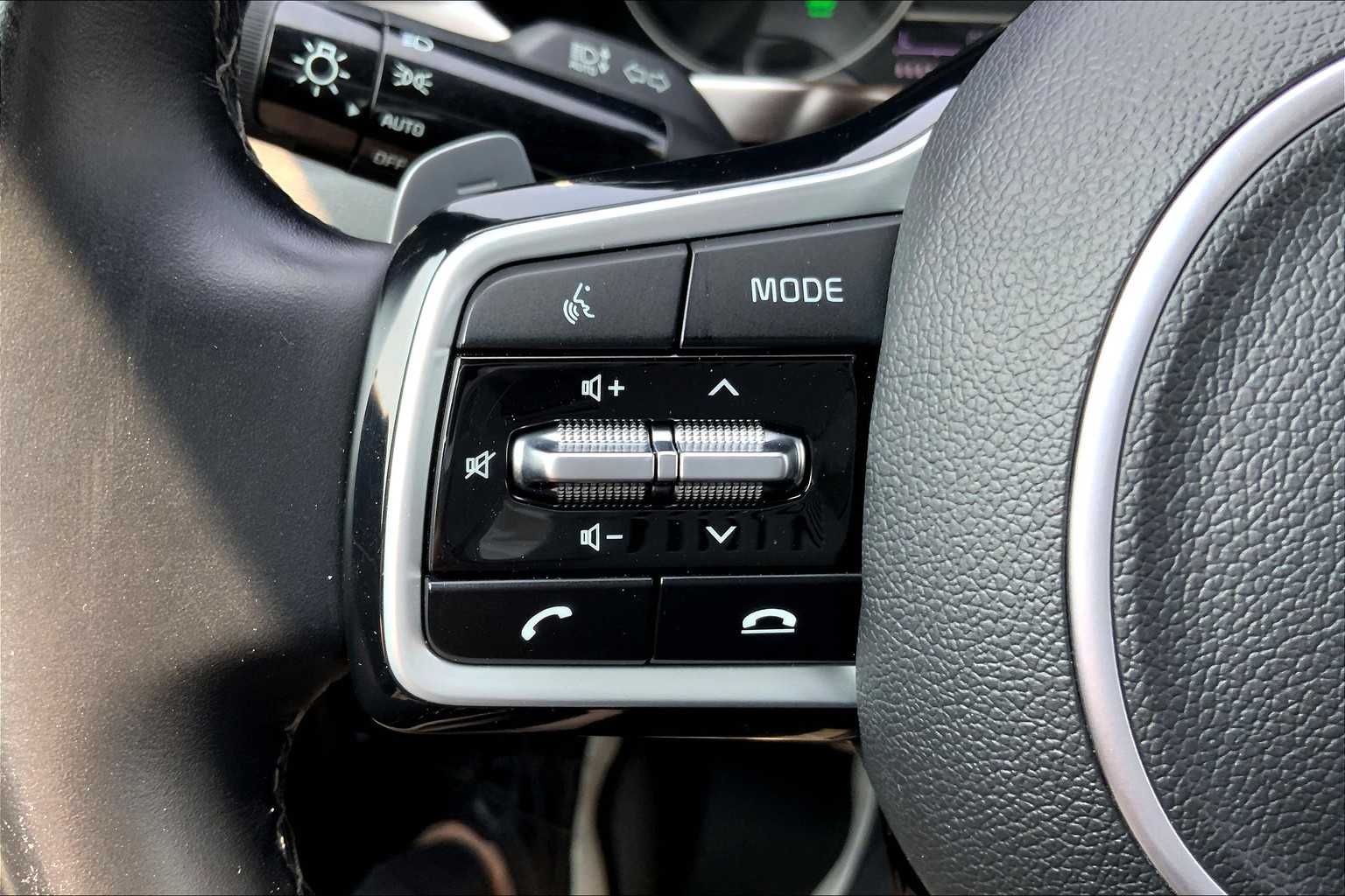 2022 Kia Sorento Hybrid S photo 22