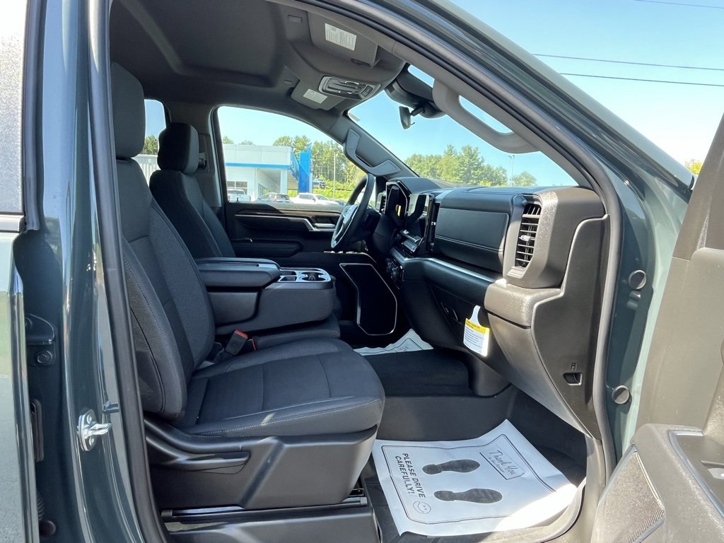 2025 Chevrolet Silverado 1500 LT photo 19