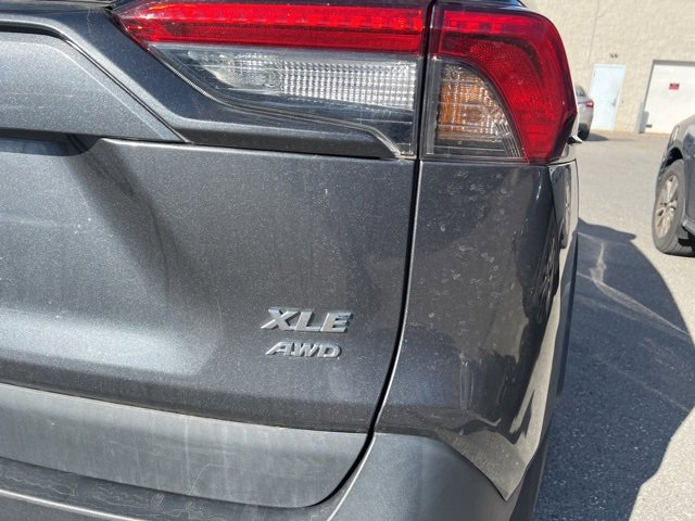 2021 Toyota RAV4 XLE photo 3