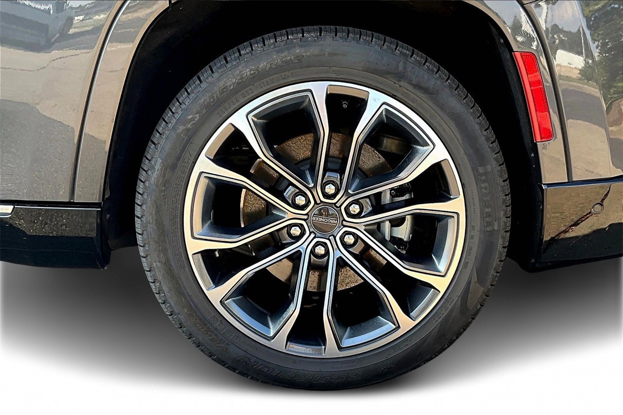 2024 Jeep Grand Wagoneer III photo 33