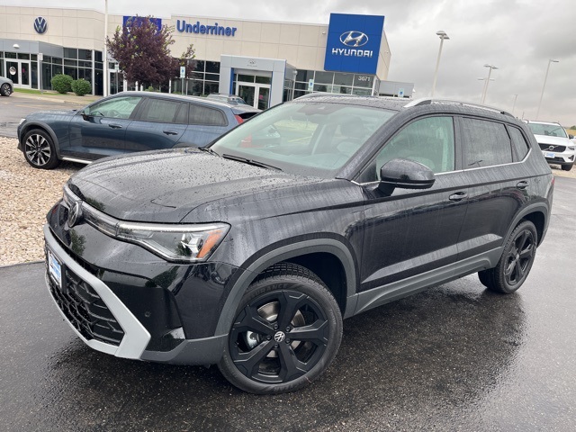 2025 Volkswagen Taos SEL's photo