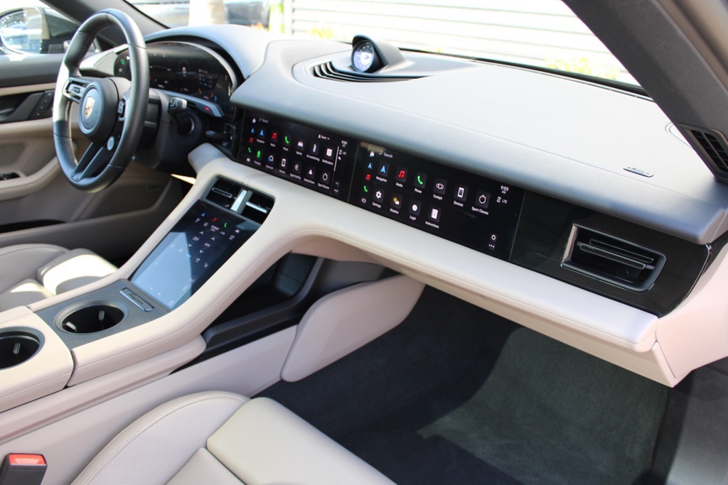 2024 Porsche Taycan S photo 32