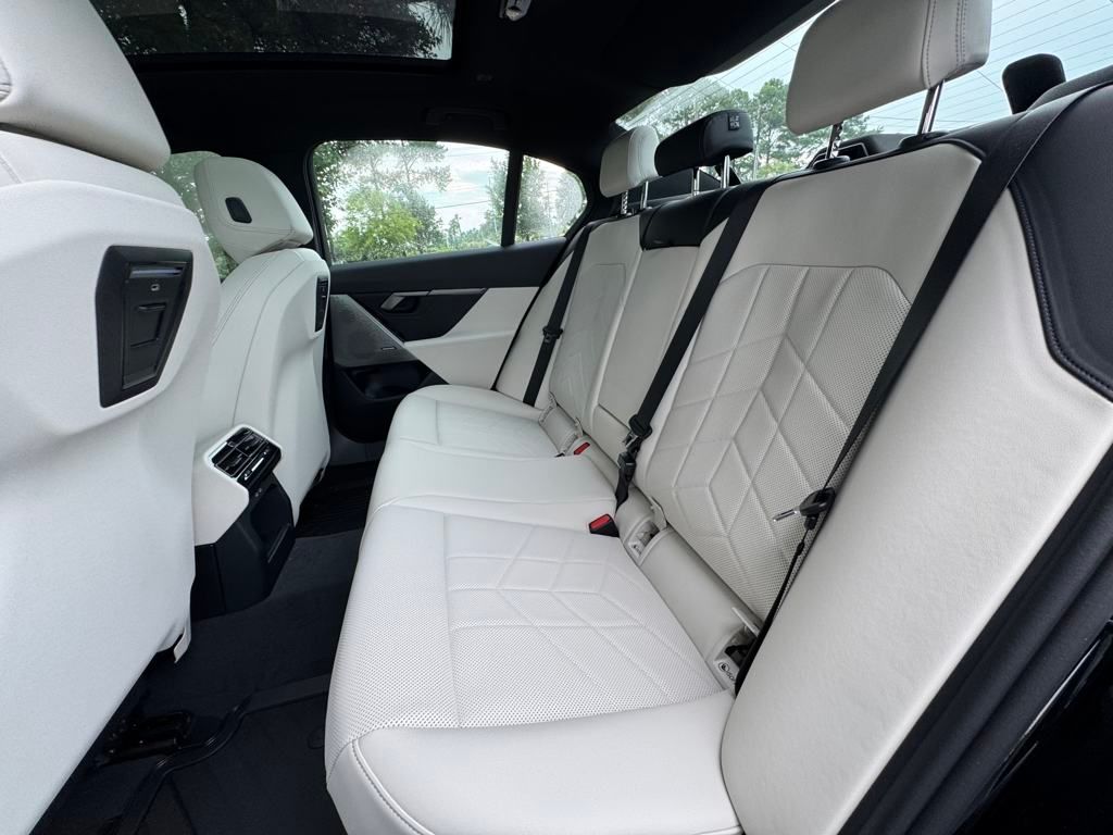 2026 Bmw 550e xDrive photo 13