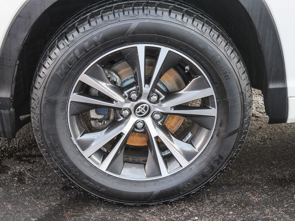 2018 Toyota Highlander LE photo 3