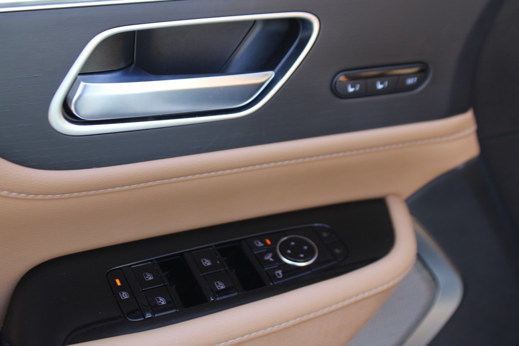 2025 Infiniti QX80 Sensory photo 12