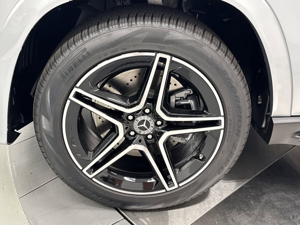 2026 Mercedes Benz GLS 450 4MATIC photo 11