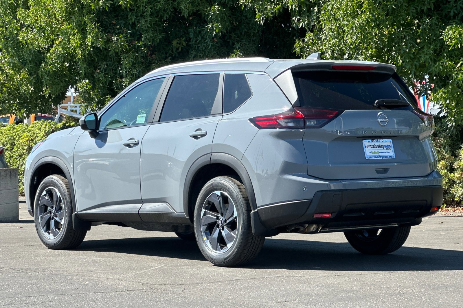 2026 Nissan Rogue SV photo 6
