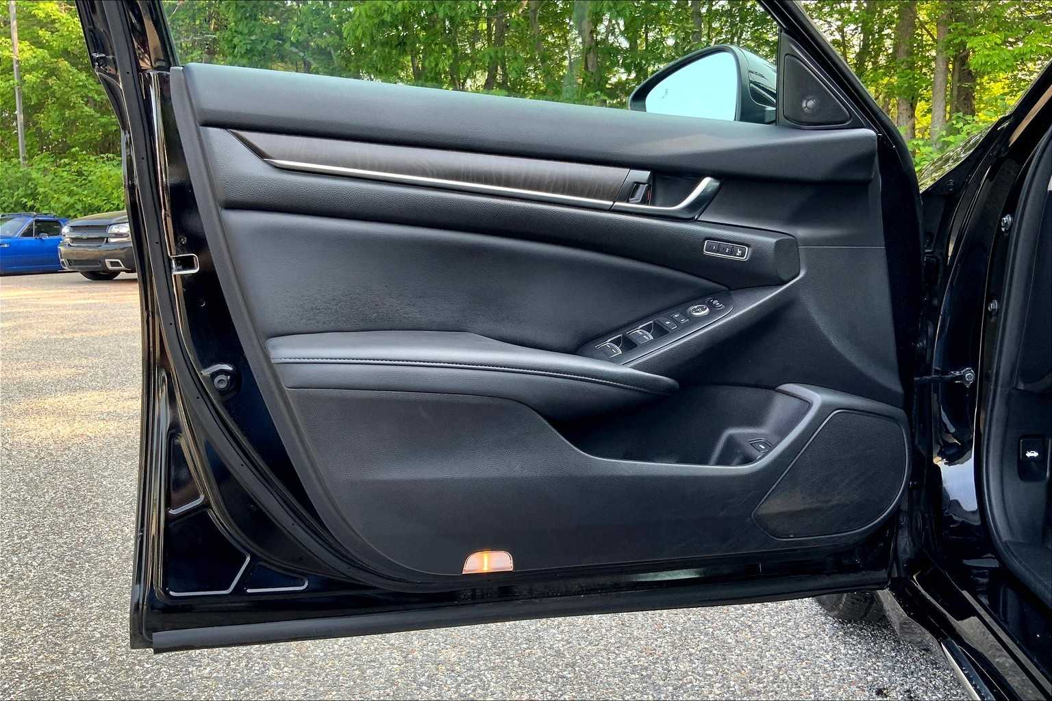 2022 Honda Accord Hybrid EX-L photo 19