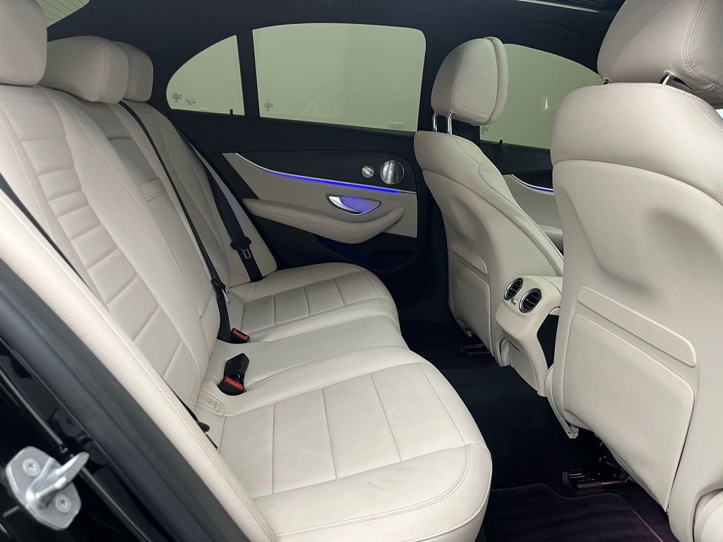 2017 Mercedes Benz E 300 photo 30