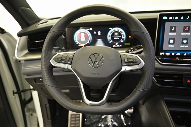 2025 Volkswagen Tiguan SE R-Line Black photo 3