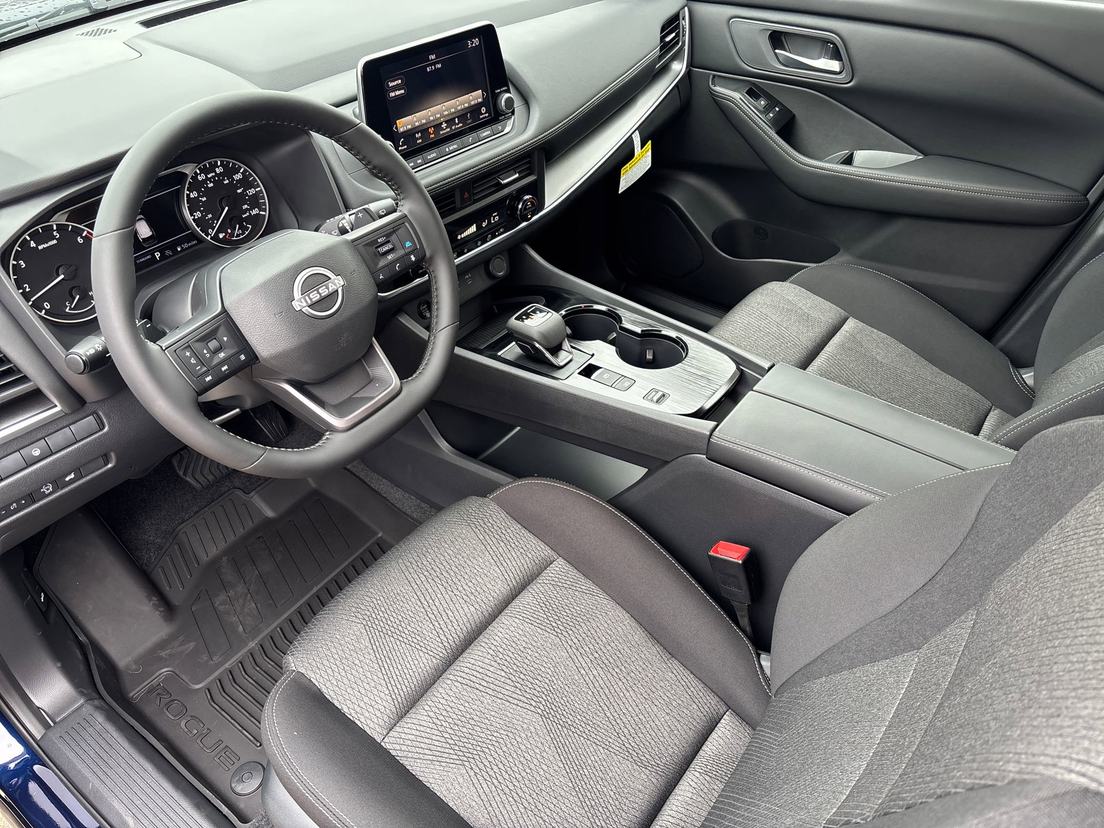 2026 Nissan Rogue SV photo 4