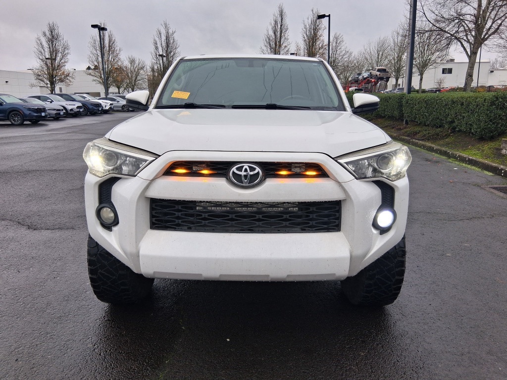 2017 Toyota 4Runner SR5 photo 2