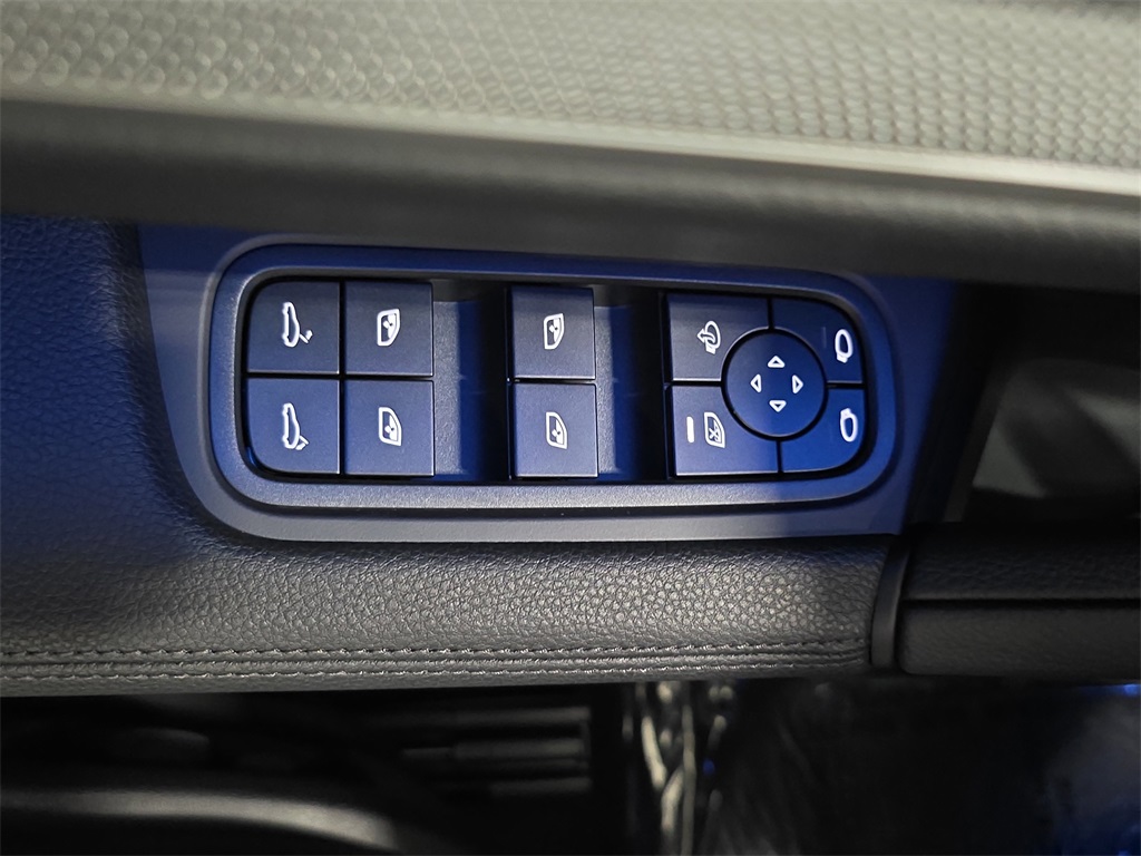2025 Porsche Cayenne photo 19