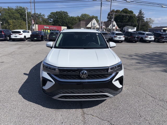 2022 Volkswagen Taos SE photo 3