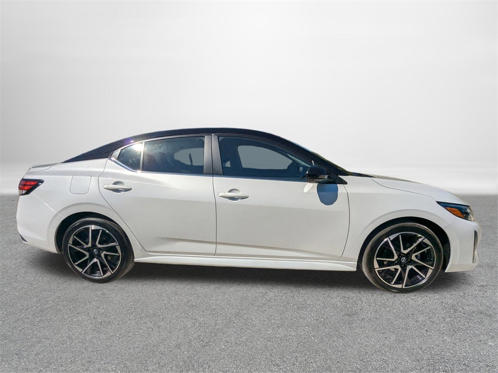 2025 Nissan Sentra SR photo 2