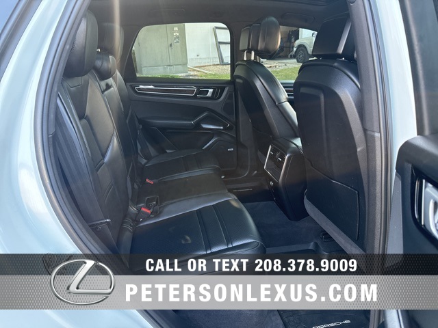 2019 Porsche Cayenne Base photo 19