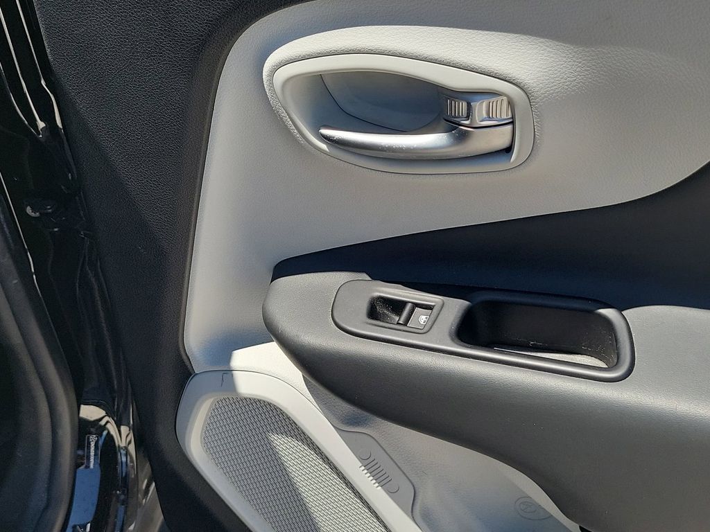 2022 Jeep Renegade Latitude photo 42