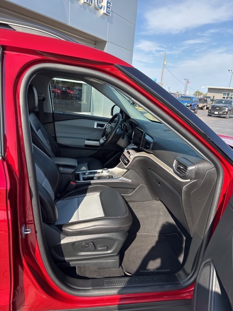 2023 Ford Explorer XLT photo 26