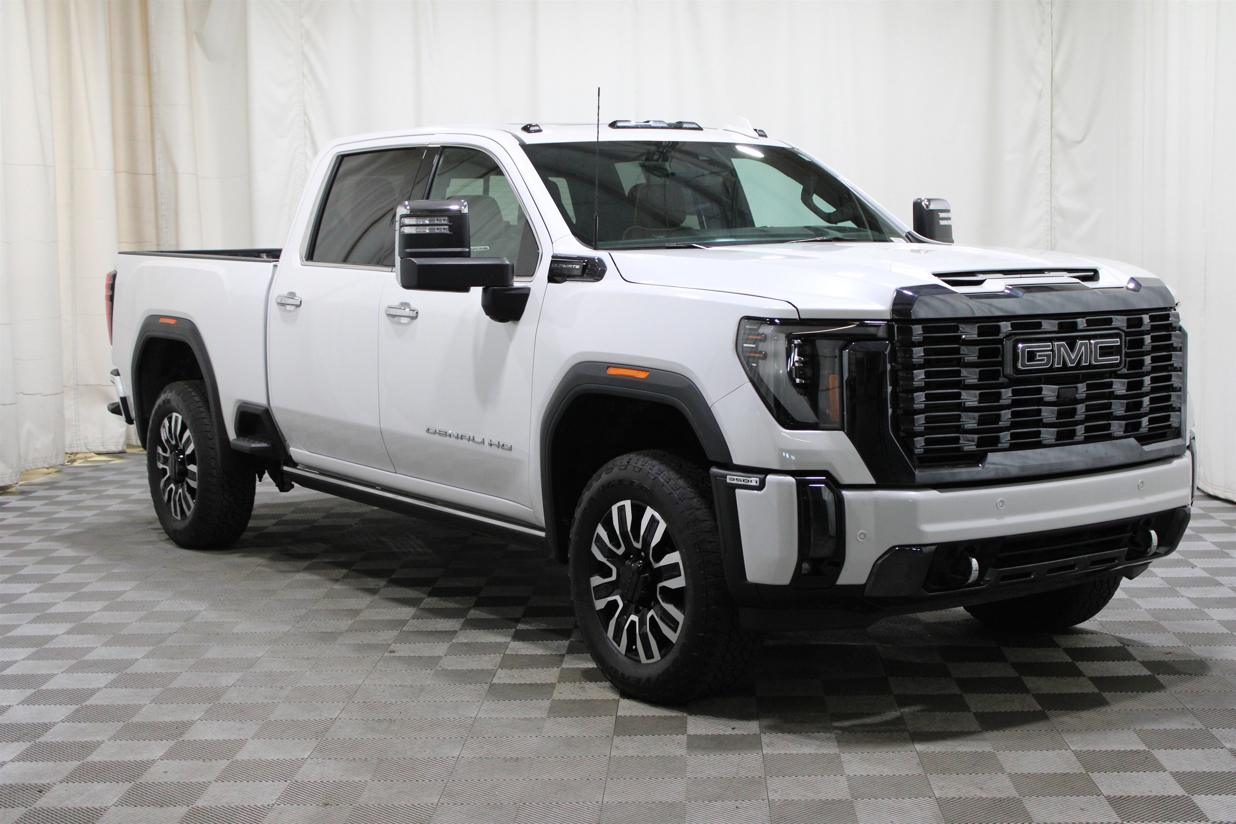 2024 GMC Sierra 3500HD Denali Ultimate's photo