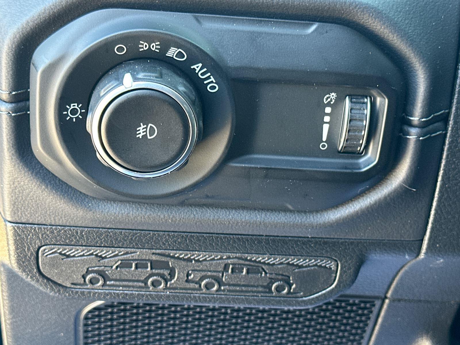2025 Jeep Wrangler Sahara photo 11