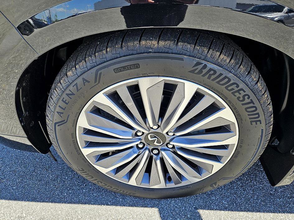 2025 Infiniti QX80 Sensory photo 17