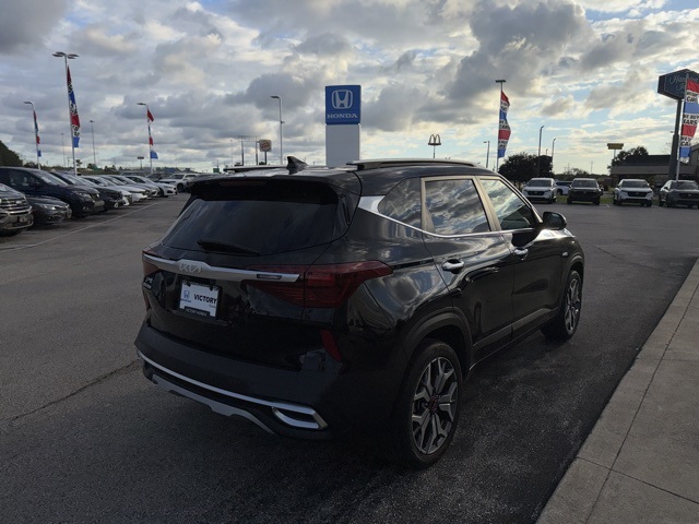 2023 Kia Seltos SX photo 3