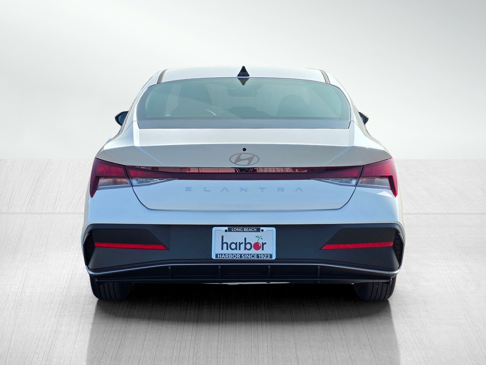 2026 Hyundai Elantra SE photo 4