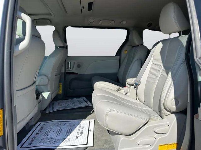 2011 Toyota Sienna Limited photo 32