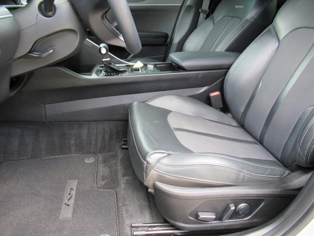2022 Kia K5 GT-Line photo 16