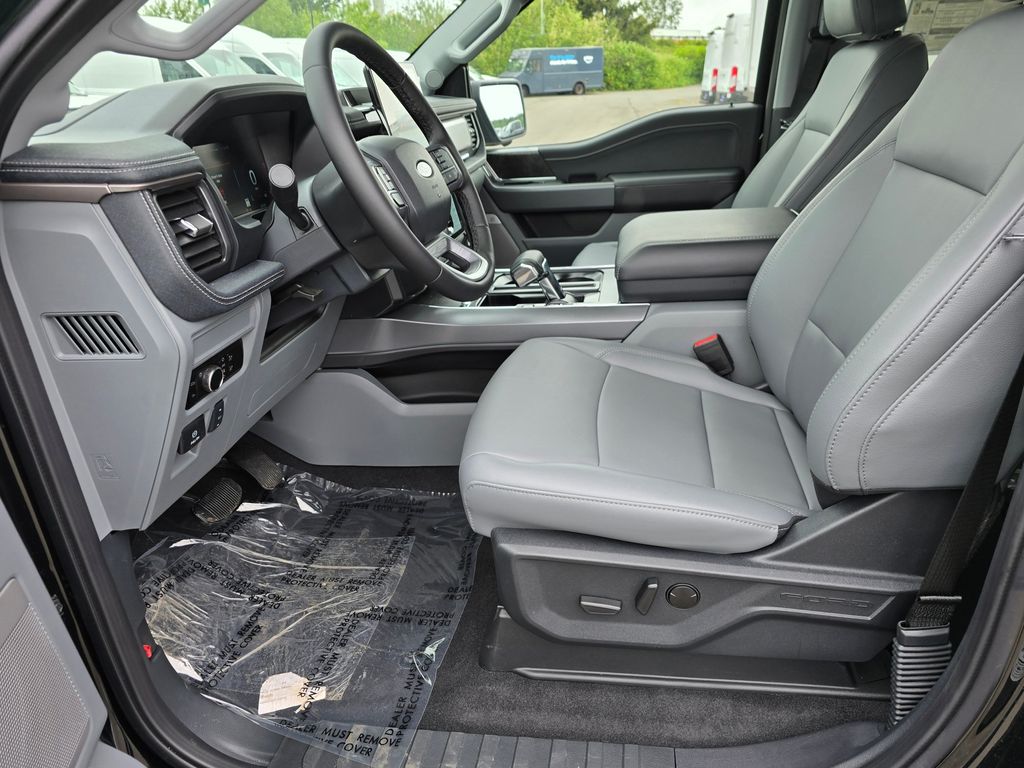 2025 Ford F-150 Lightning photo 14
